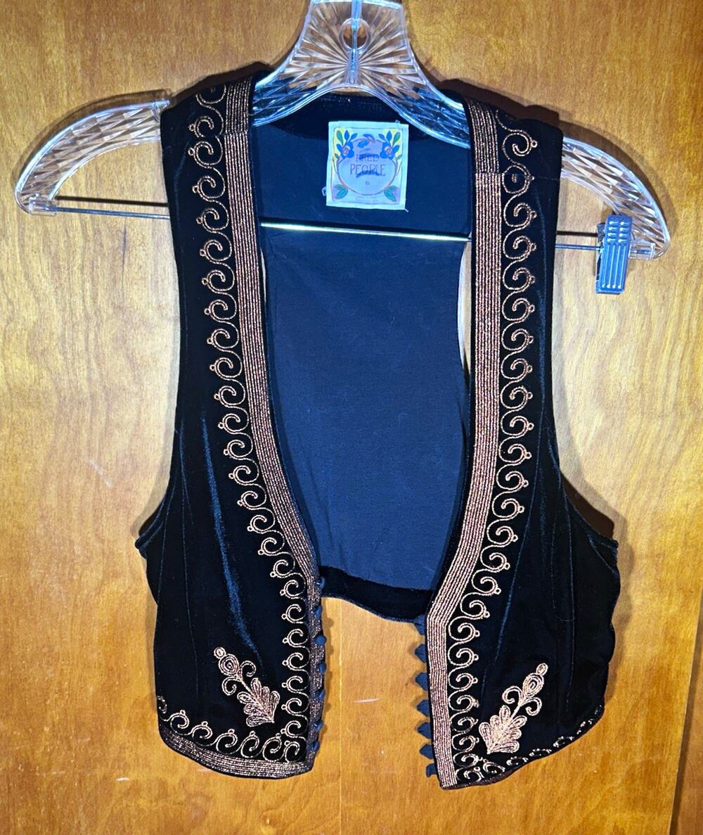Free People black embroidered sleeveless vest hook & eye lined womens sz 10